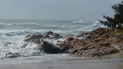 Ocean waves at high tide by Horizon2035 via Flickr