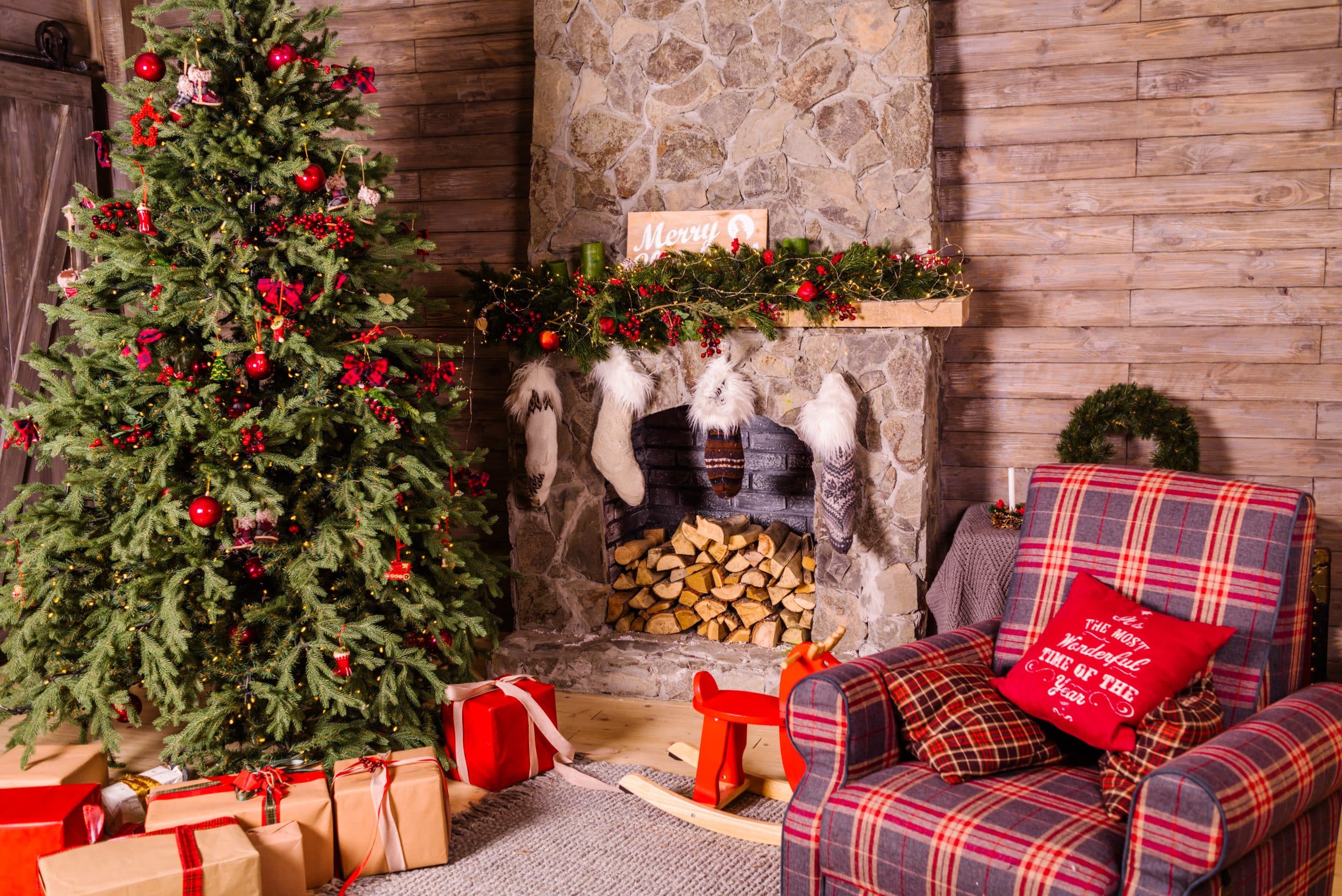 christmas-tree-with-fireplace