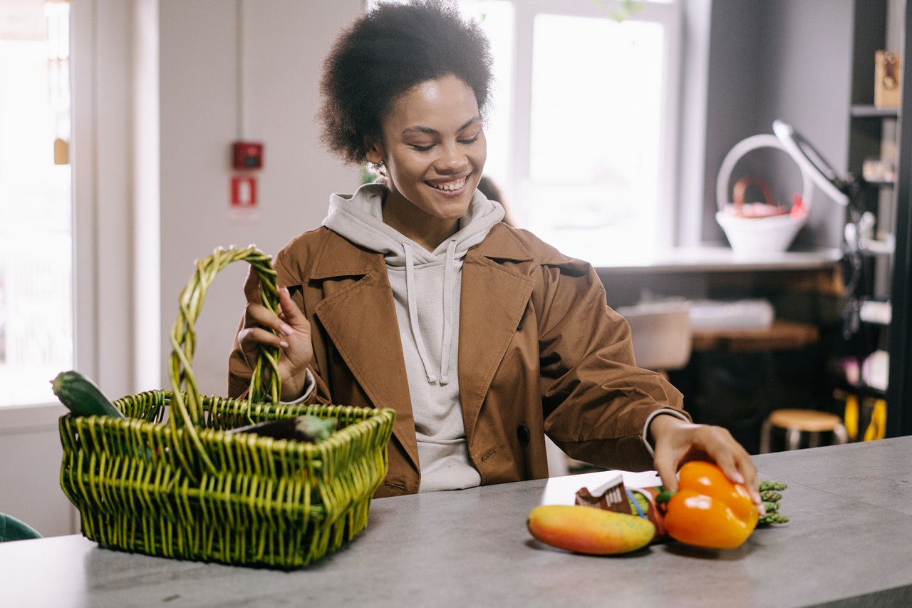 Photo by Ivan Samkov from Pexels showing zero-waste shopping idea