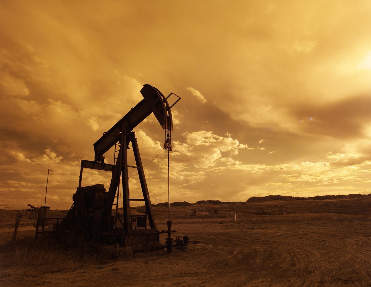 Oil well

Photo by Pixabay
