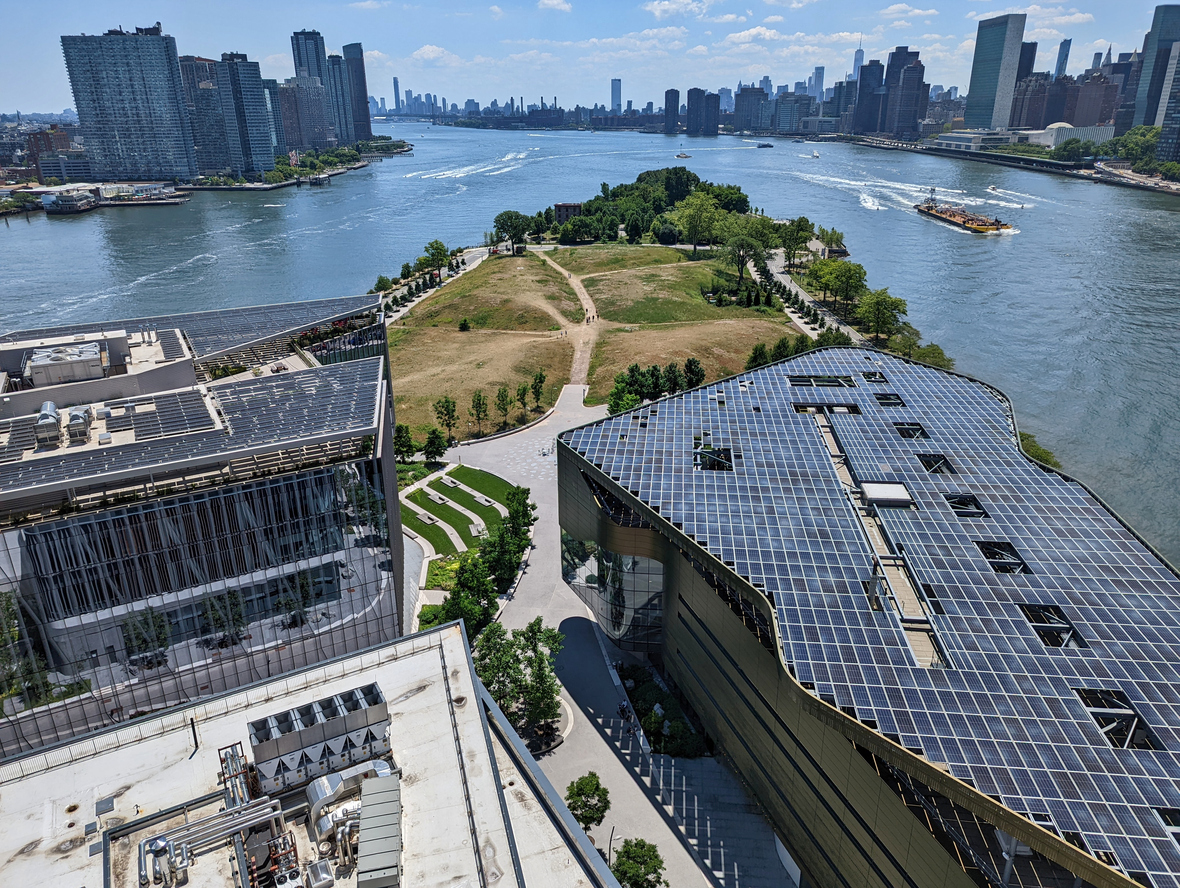 college solar and energy efficiency

Image by Noah Suave via iStock by Getty Images 
