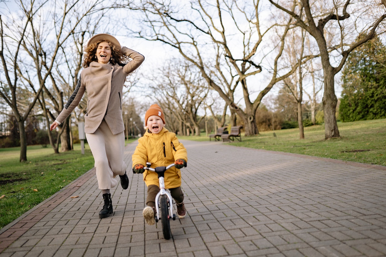 live sustainably - walking and biking in the park