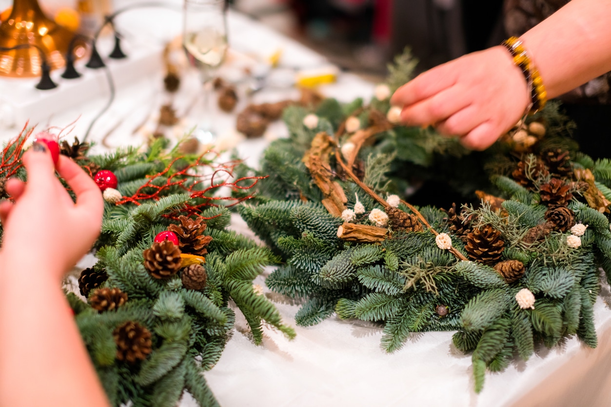 crafting a green holiday with eco-friendly DIY decor