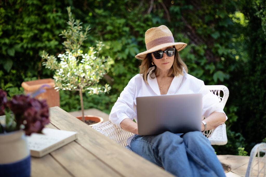 Eco-friendly ways to stay cool while working outdoors